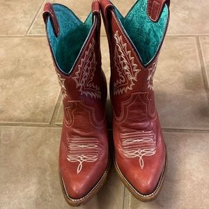 Worn once. Didn’t need them after that.